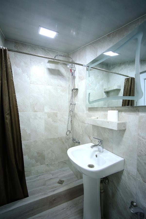 Meridian Kutaisi Ngoại thất bức ảnh